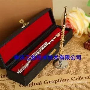 Статуэтка Модель флейты с подставкой в кейсе. Размер 8 см. Цвет золотой.