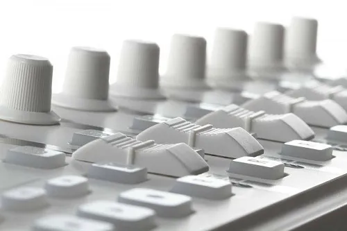 Korg NanoKontrol2-WH Портативный USB-MIDI-контроллер.