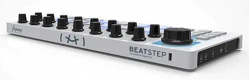 Arturia BeatStep Портативный USB/MIDI пэд-контроллер.