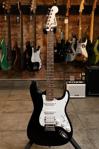 Fender Squier Bullet Stratocaster HSS HT BLK Электрогитара (Б/У)