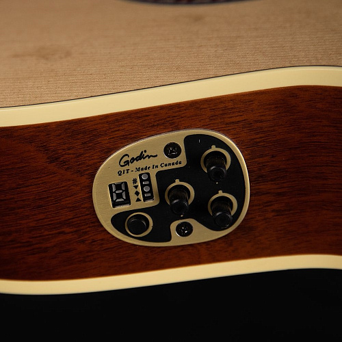 La Patrie Arena Mahogany CW QIT Классическая гитара со звукоснимателем.