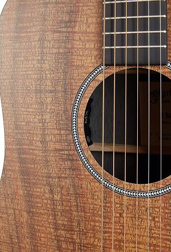 Martin D-X1E-03 Mahagony Электроакустическая гитара.